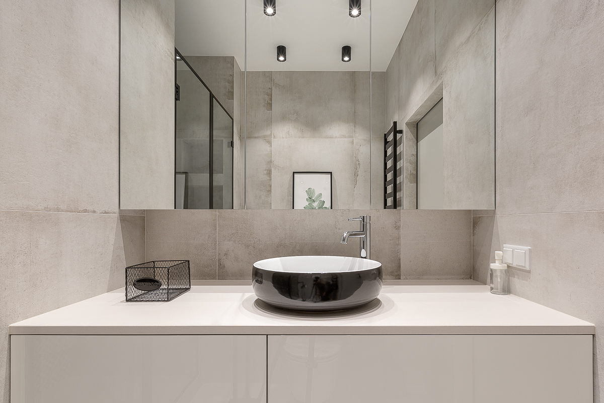 Nowoczesna łazienka - prosty styl - współczesny design